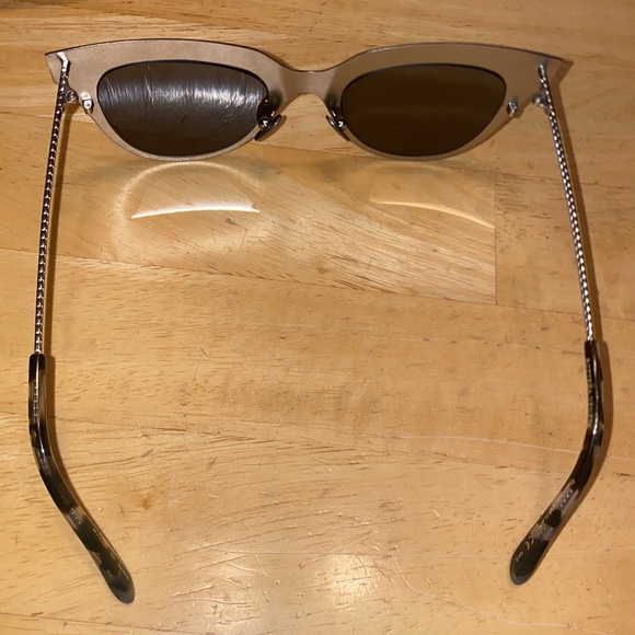 Authentic BOTTEGA VENETA SUNGLASSES 🕶 - Picture 4 of 9